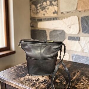Vintage (80s/90s) Coach Black Leather Bleeker Bucket Bag Model No. 0875-026